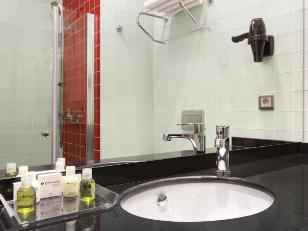 Ramada Encore Istanbul Kartal : photo 3 de la chambre chambre lit queen-size affaires - non-fumeurs