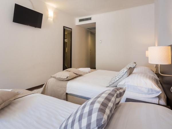 Villas Arausana & Antonina : photo 1 de la chambre chambre double supérieure avec balcon - côté mer