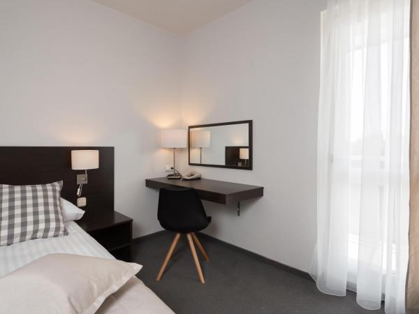 Villas Arausana & Antonina : photo 9 de la chambre chambre double supérieure avec balcon - côté mer