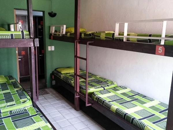 Laranjeiras Hostel : photo 1 de la chambre lit dans dortoir pour hommes de 7 lits avec ventilateur