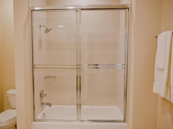 Magic Village Yards Trademark Collection by Wyndham : photo 6 de la chambre four-bedroom villa lake view, no bbq (2 floors)