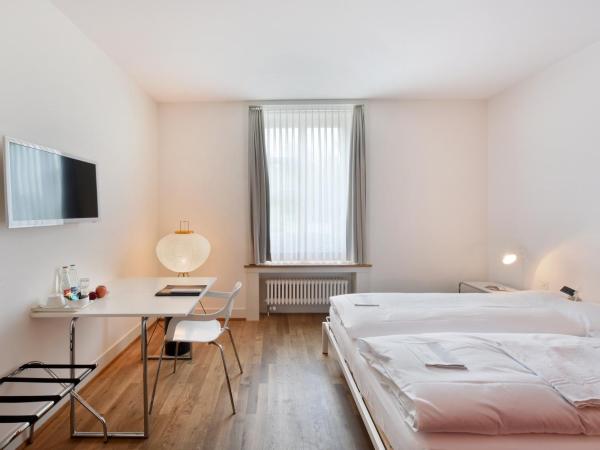 Hotel im Schlosspark : photo 5 de la chambre chambre supérieure lit queen-size