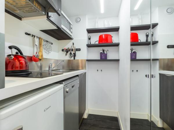 Nice Appart : photo 3 de la chambre studio en duplex (4 adultes) - vue sur jardin