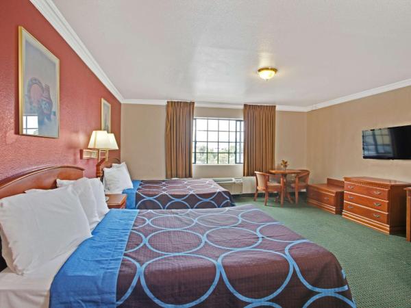 Super 8 by Wyndham Hollywood/LA Area : photo 4 de la chambre chambre 2 lits queen-size - non-fumeurs