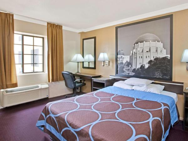 Super 8 by Wyndham Hollywood/LA Area : photo 6 de la chambre chambre lit queen-size - non-fumeurs