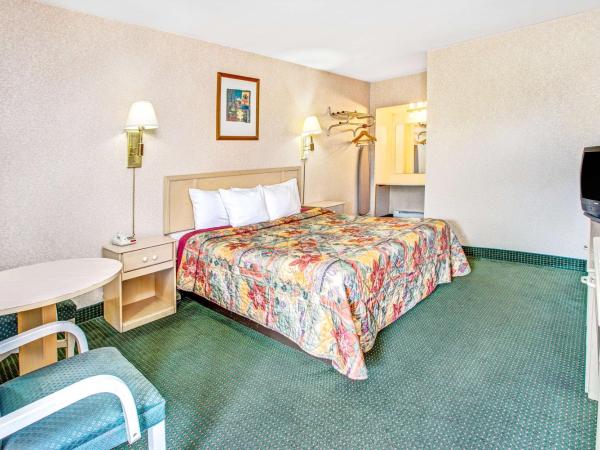 Days Inn by Wyndham Arlington/Washington DC : photo 1 de la chambre chambre lit king-size - non-fumeurs