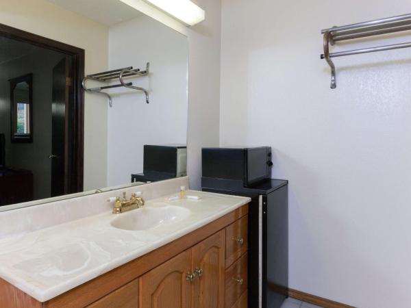 Days Inn by Wyndham Oklahoma City Fairground : photo 1 de la chambre chambre lit king-size - non-fumeurs