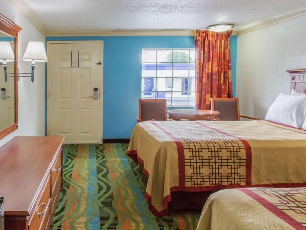 Days Inn by Wyndham Virginia Beach Town Center : photo 2 de la chambre chambre avec 2 lits doubles - fumeurs