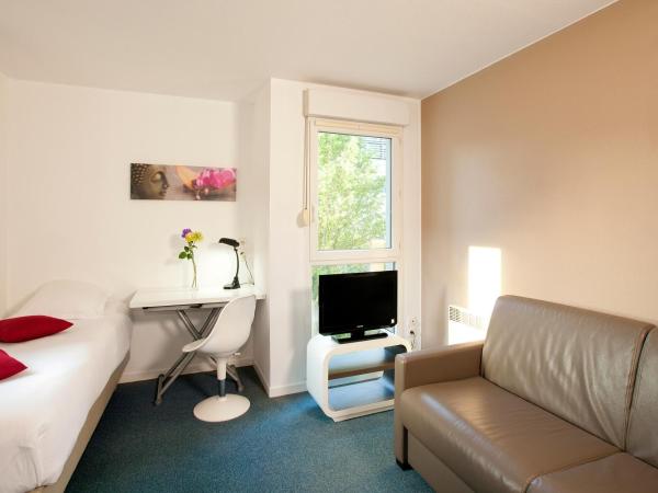 Séjours & Affaires La Rochelle Les Minimes : photo 3 de la chambre studio (3 adultes)