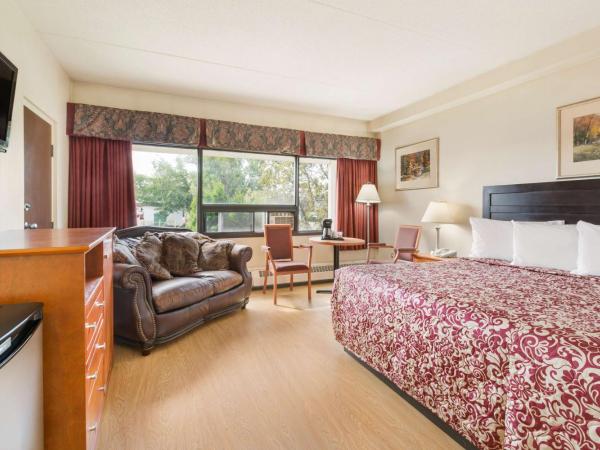 Travelodge by Wyndham Edmonton East : photo 4 de la chambre chambre lit king-size - non-fumeurs