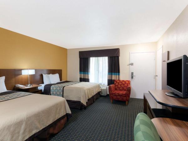 Days Inn by Wyndham Mission Valley-SDSU : photo 5 de la chambre chambre 2 lits queen-size - non-fumeurs