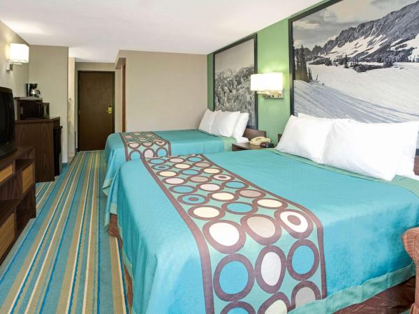 Super 8 by Wyndham Denver Stapleton : photo 1 de la chambre chambre 2 lits queen-size - non-fumeurs