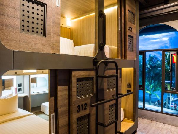 Nonze Hostel : photo 5 de la chambre suite lits jumeaux capsule avec salle de bains commune