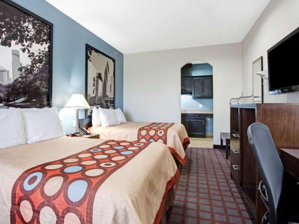 Super 8 by Wyndham Houston North I-45 : photo 2 de la chambre studio de luxe avec 2 lits doubles - non-fumeurs