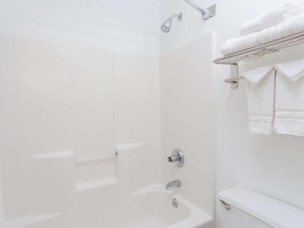 Baymont by Wyndham Smyrna : photo 9 de la chambre chambre standard avec 2 lits doubles-non-fumeurs