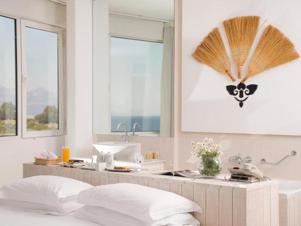 The Marmara Antalya : photo 4 de la chambre chambre triple de luxe dans le bâtiment tournant