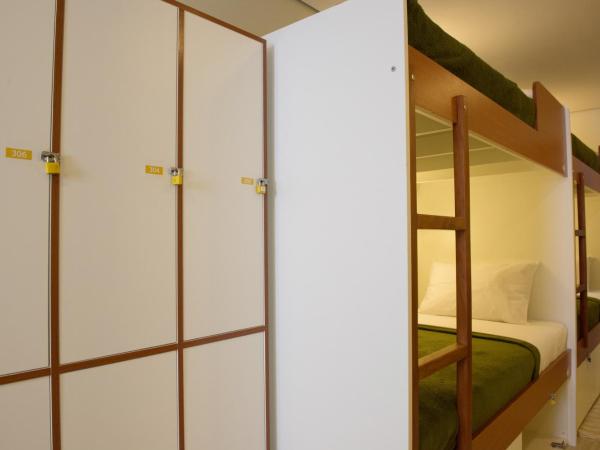 Brazilodge All Suites Hostel : photo 7 de la chambre lit simple dans dortoir pour hommes de 8 lits avec salle de bains privative