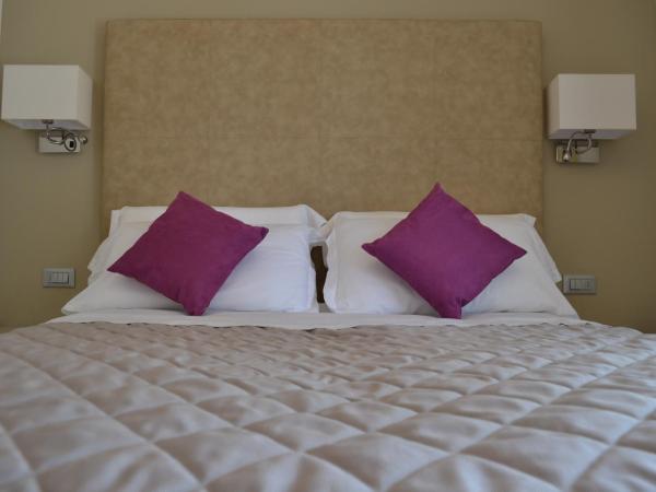 Hotel Le Soleil : photo 4 de la chambre chambre simple de luxe avec vue partielle sur la mer