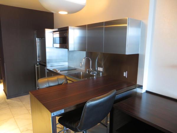 Palms Place 33rd Floor with Mountains Views : photo 3 de la chambre studio lit king-size avec canapé-lit