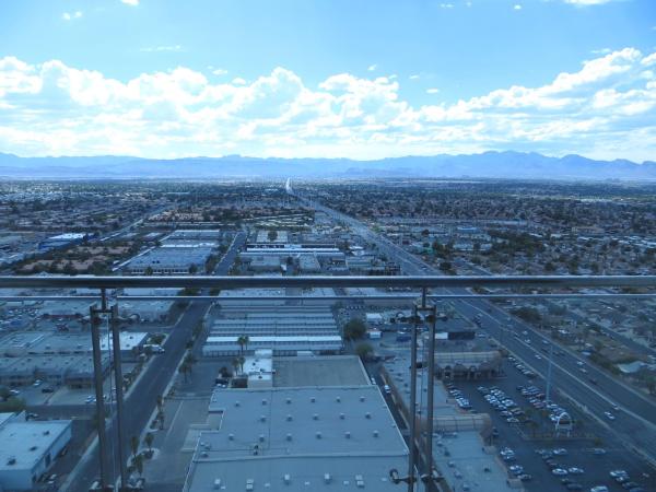 Palms Place 33rd Floor with Mountains Views : photo 10 de la chambre studio lit king-size avec canapé-lit