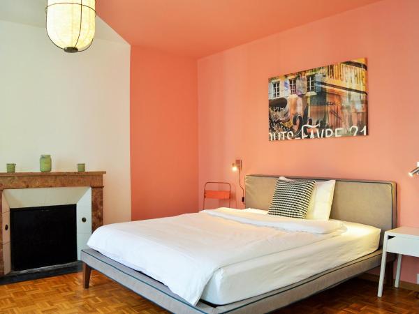 B&B Louis-Favre 21 : photo 4 de la chambre chambre double avec salle de bains commune