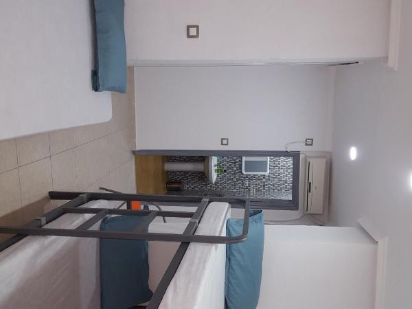 Hostal Mayor : photo 2 de la chambre chambre triple Économique avec salle de bains commune