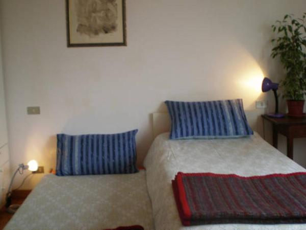 NavigliCenter : photo 2 de la chambre chambre lits jumeaux avec toilettes communes