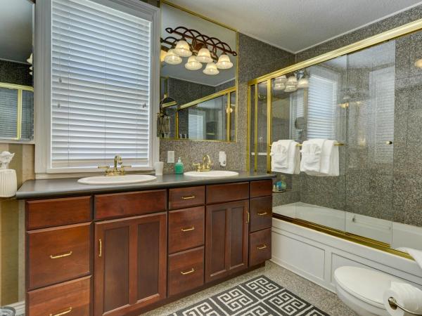 The St. Mary's Inn, Bed and Breakfast : photo 6 de la chambre chambre lit queen-size avec baignoire spa