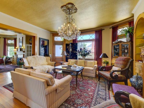 The St. Mary's Inn, Bed and Breakfast : photo 2 de la chambre suite lit king-size