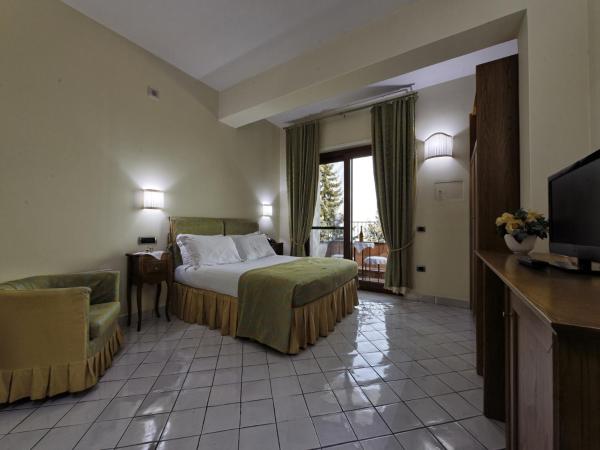 Hotel Villa Poseidon & Events : photo 3 de la chambre chambre double avec balcon - vue sur mer