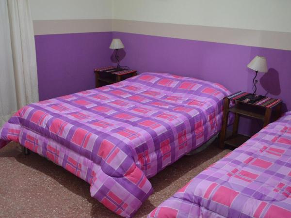 La Covacha Youth Hostel : photo 7 de la chambre chambre double avec salle de bains commune