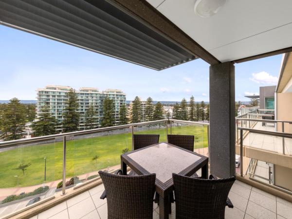 Oaks Glenelg Plaza Pier Suites : photo 6 de la chambre appartement 1 chambre avec vue sur le parc
