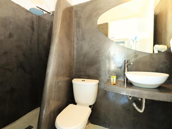 Thea Luxury Resort : photo 9 de la chambre studio standard avec vue sur mer et piscine