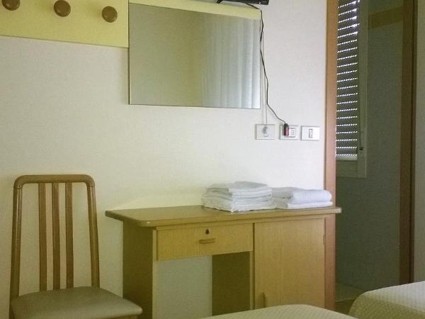 Hotel Capri : photo 3 de la chambre chambre quadruple standard