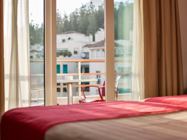 Hotel Baviera : photo 4 de la chambre chambre double avec lit d'appoint (3 adultes)