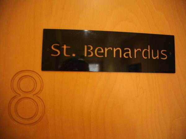 Hotel Salvators : photo 3 de la chambre chambre lit queen-size confort avec climatisation - vue sur cathédrale