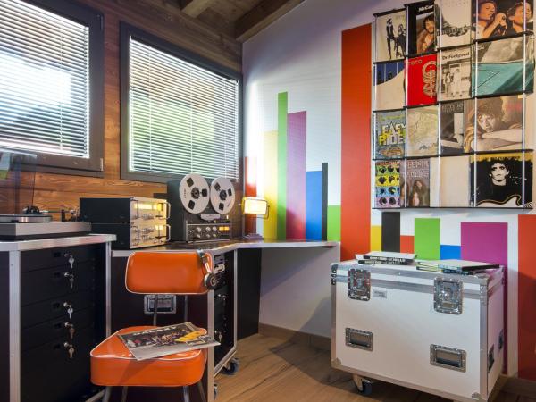 Les Rhodos : photo 1 de la chambre chambre double musique