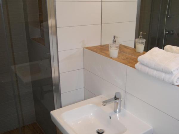 Villa Balladyna : photo 1 de la chambre chambre triple avec salle de bains