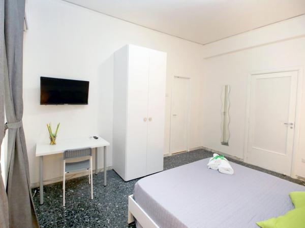 B&B Salernoway : photo 4 de la chambre chambre triple avec salle de bains privative