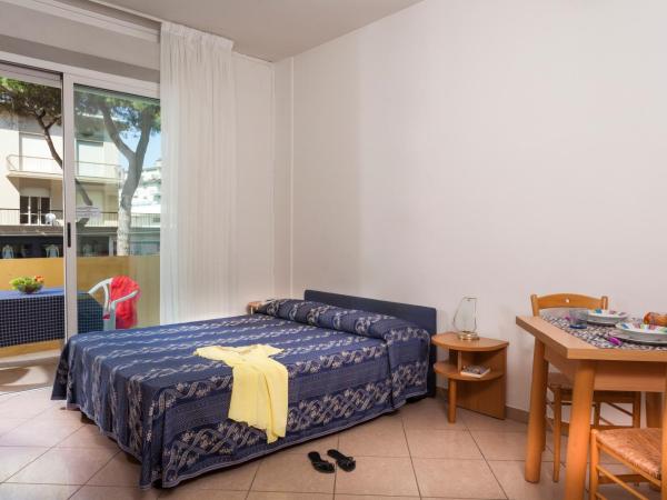 Residence Hotel Piccadilly : photo 1 de la chambre studio avec balcon