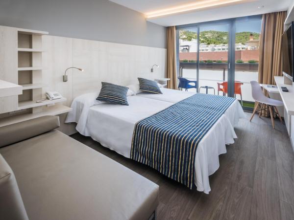 GHT Sa Riera : photo 2 de la chambre chambre double ou lits jumeaux avec balcon