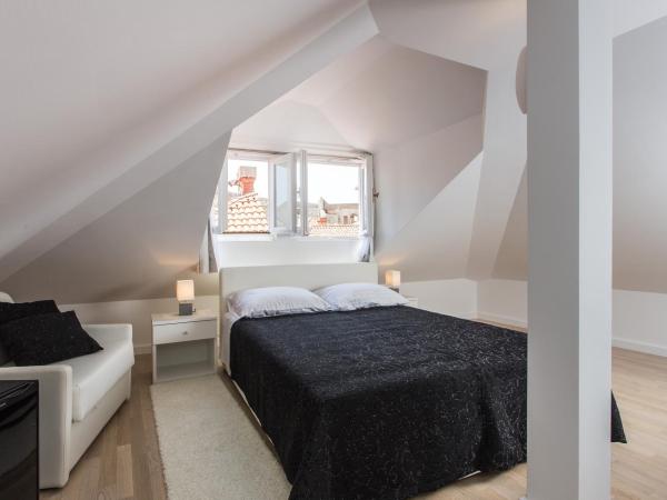 Rooms Klarisa Palace : photo 7 de la chambre chambre double - mansardée