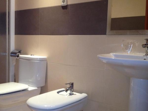 Hostal Aeropuerto : photo 5 de la chambre chambre simple avec salle de bains privative