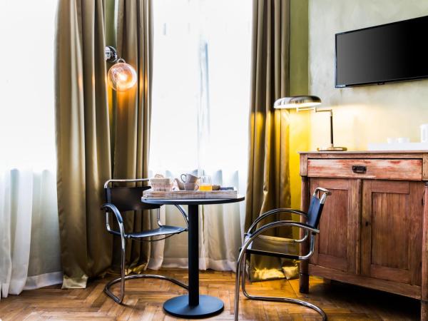 BnB City : photo 3 de la chambre chambre double avec salle de bains privative