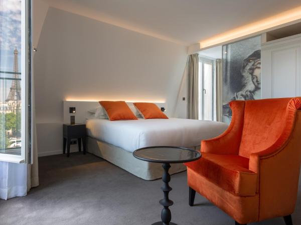 Hôtel La Comtesse : photo 2 de la chambre suite junior royale – vue frontale sur tour eiffel