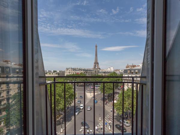 Hôtel La Comtesse : photo 6 de la chambre suite junior royale – vue frontale sur tour eiffel