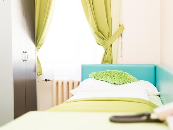 Very Central, 5 min to city center, Self Check In : photo 2 de la chambre chambre simple avec toilettes communes