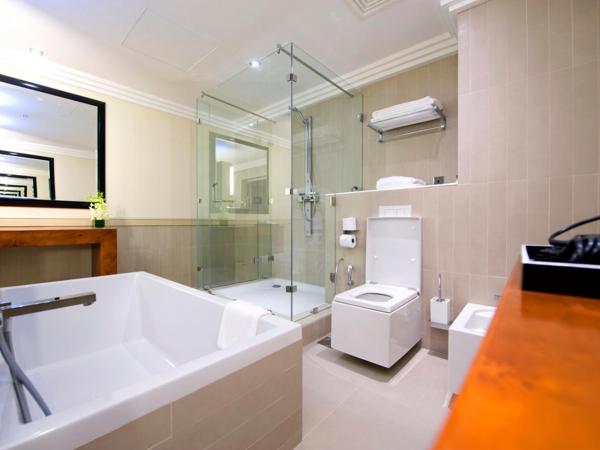 Millennium Airport Hotel Dubai : photo 5 de la chambre family suite, complimentary shuttle to dxb airport terminal 1 & 3