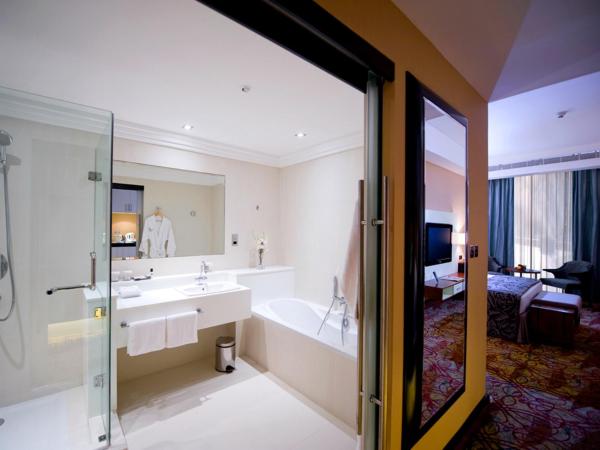 Millennium Airport Hotel Dubai : photo 6 de la chambre superior twin room, complimentary shuttle to dxb airport terminal 1 & 3