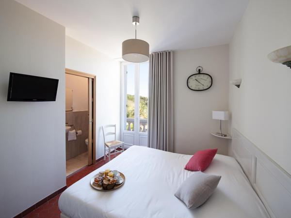 Hotel La Bienvenue : photo 1 de la chambre petite chambre avec balcon